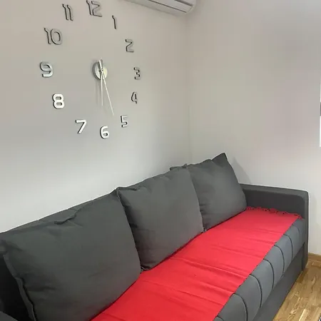 Fame Near Airport Apartment Surcin